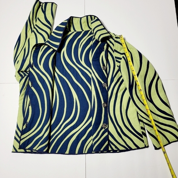 Winding Rivers Reversible Quilted Blue & Green Wave Design (XL) Made in U.S.A. - Picture 9 of 9